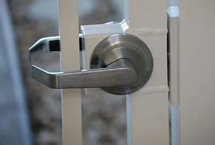AVE’S LOCK AND KEY .